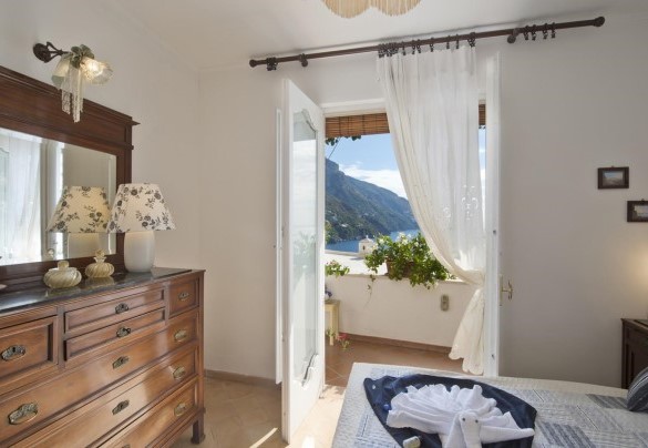 Double bedroom n.1 connected to bedroom n.2 – Casa Noemi 4+2