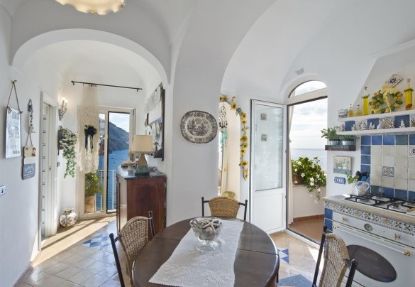 The bright, airy and equipped kitchen – Casa Noemi 4+2