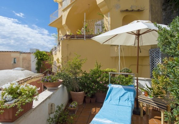 The apartment is in the center of Positano, 5 minutes from all the shops and attractions – Casa Noemi 4+2