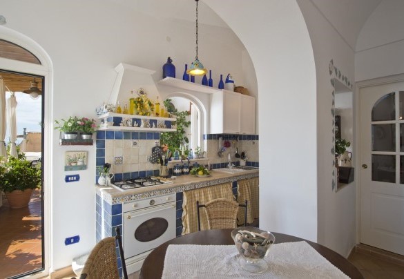 The kitchen with direct exit to the terrace, next to the living room – Casa Noemi 4+2