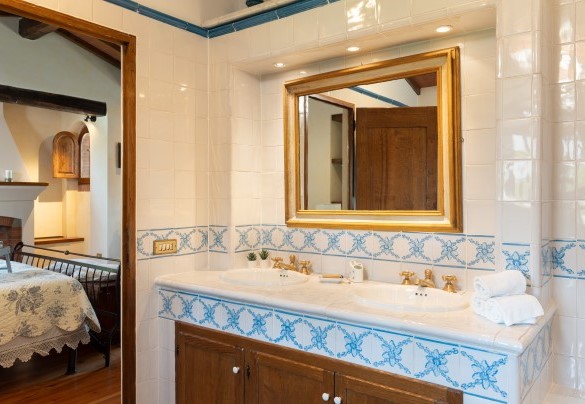 Il bagno en-suite con vasca e doccia n. 2 al primo piano – Casa Paggetti
