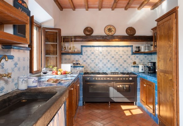 La cucina in muratura al piano terra – Casa Paggetti