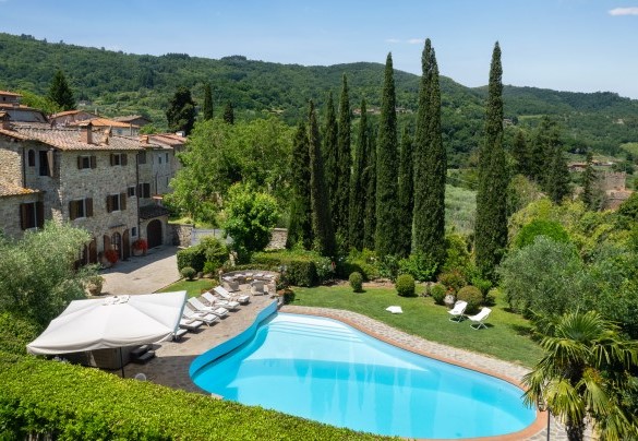 Dalla proprietà si godono delle splendide viste sulle colline punteggiate di casali, vigneti, oliveti e boschi – Casa Paggetti