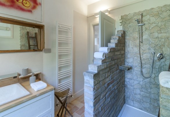 Bathroom n.3 with built-in shower on the ground floor – Casa Pilar