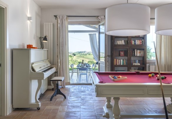 Billiard room with direct access to the porch – Casa Pilar