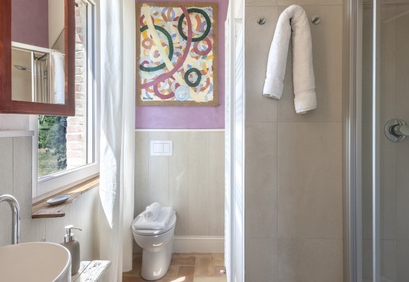 Bathroom n.1 with shower en-suite to bedroom n.1 on the second floor – Casa Pilar