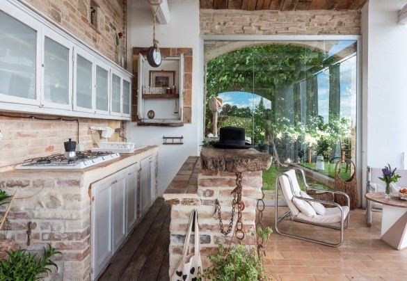La cucina esterna – Casa Pilar