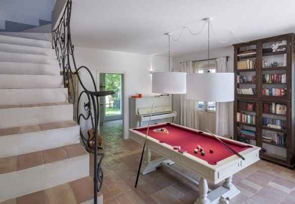 Billiard room with staircase leading to the first floor – Casa Pilar
