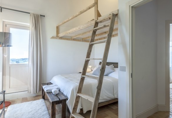 Double bedroom n.2 with en-suite bathroom and mezzanine on the second floor - Casa Pilar
