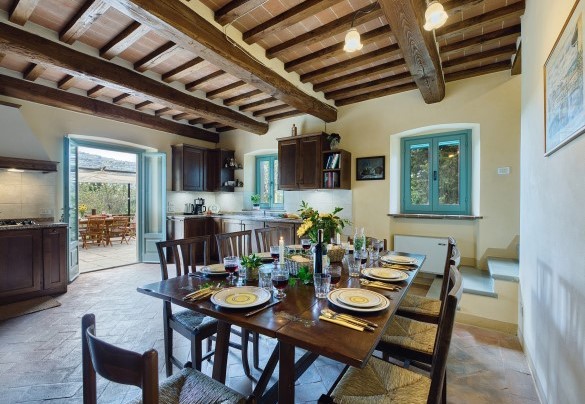 Il tavolo imbandito per pranzi importanti - Casa Pippin 