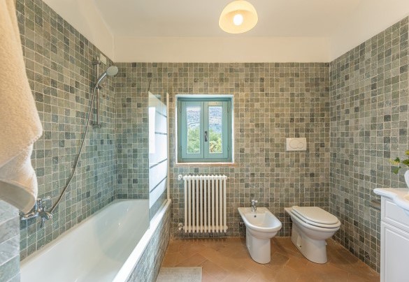 Bagno con vasca n. 3 al primo piano - Casa Pippin 