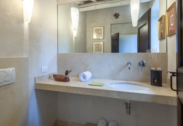 Half bathroom on the ground floor – Casa Sant’Elia