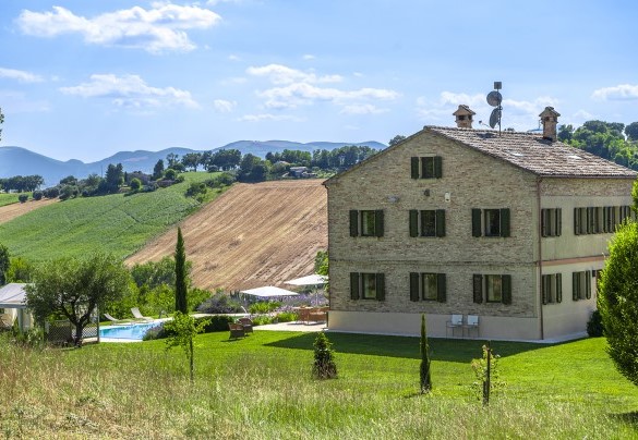 Country residence 5 km from the village of Filottrano, immersed in the hilly landscape among the most beautiful villages in Italy - Casa Sant'Elia