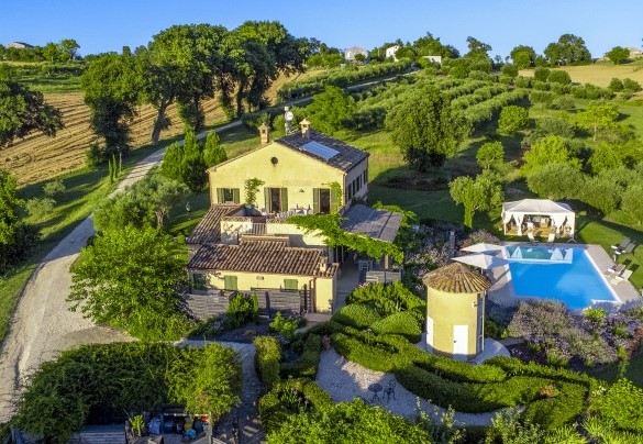 Country residence 5 km from the village of Filottrano, immersed in the hilly landscape among the most beautiful villages in Italy - Casa Sant'Elia