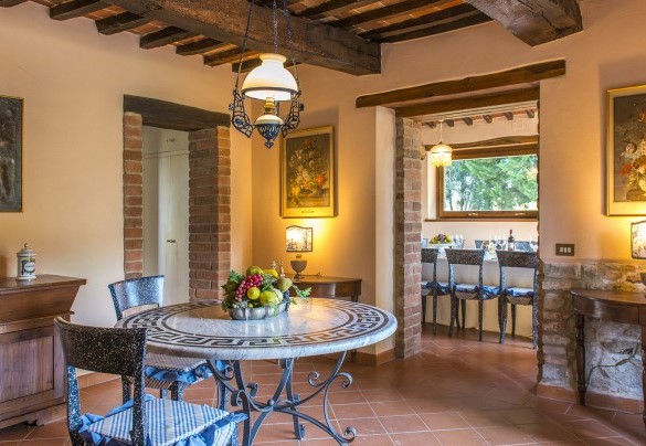 The main entrance in the unit n.1 leads into the living area - Casa Torrione    