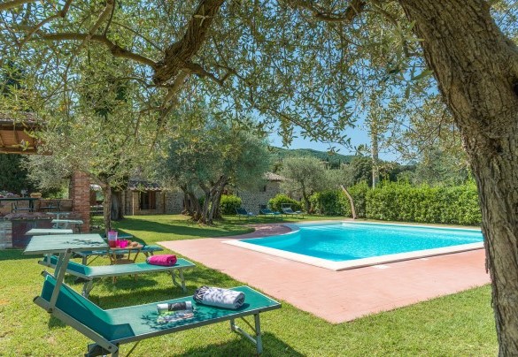 The pool and the house in the background - Casa Torrione