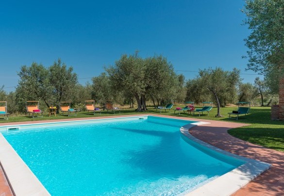 The pool measures 4 x 8 m with a maximum depth of 1.40 m - Casa Torrione