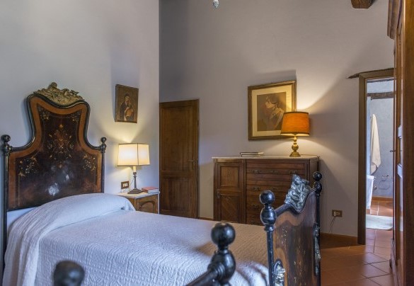 Twin bedroom on the first floor (unit n.1) - Casa Torrione   