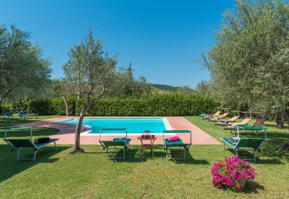 The pool is located in the most panoramic spot of the garden - Casa Torrione