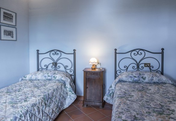 Twin bedroom, with joinable beds, on the first floor (unit n.1) - Casa Torrione    