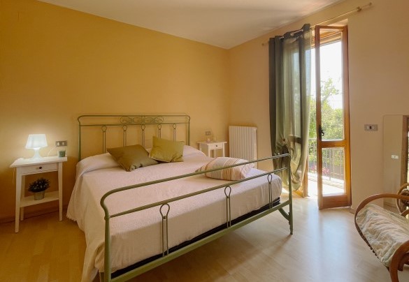 Double bedroom n.1 on the first floor, with access to the terrace - Casa Zefiro