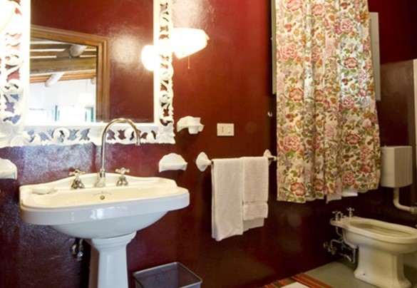 Bagno con doccia n.5, en-suite alla camera n.6 nella dependance – Casabianca