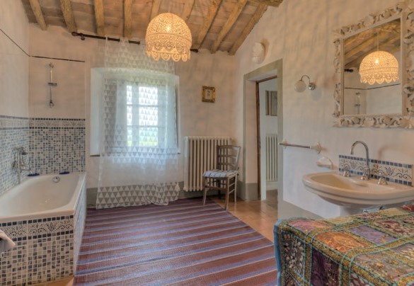 Bagno con vasca n.2, en-suite alla camera n.3 – Casabianca