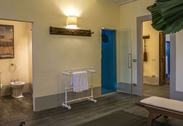 La sala relax accanto al bagno turco e bagno di servizio – Casabianca