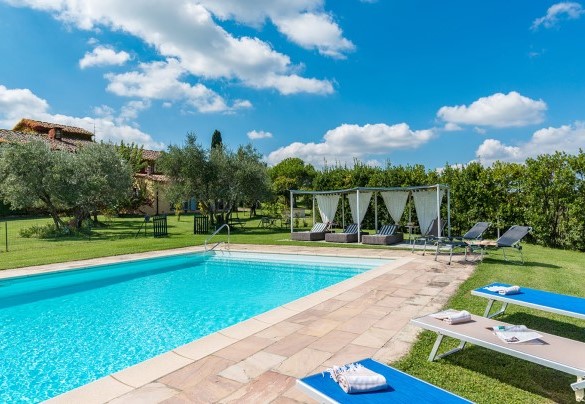 Il solarium attrezzato per garantire pieno relax e privacy – Casabianca