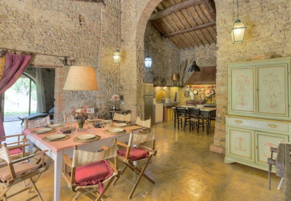 Il grande open space con sala da pranzo e cucina – Casabianca
