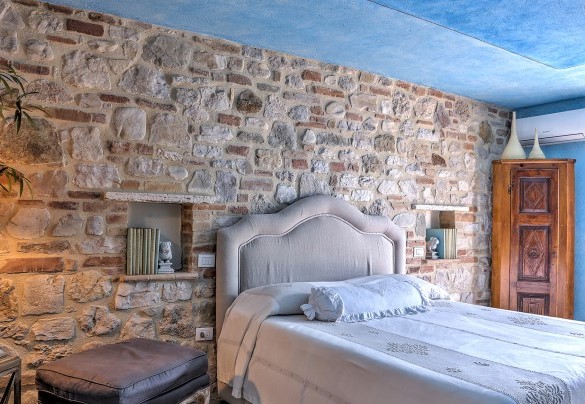 Double bedroom (with one single bed on request) on the ground floor in the annex - Casal del Salice