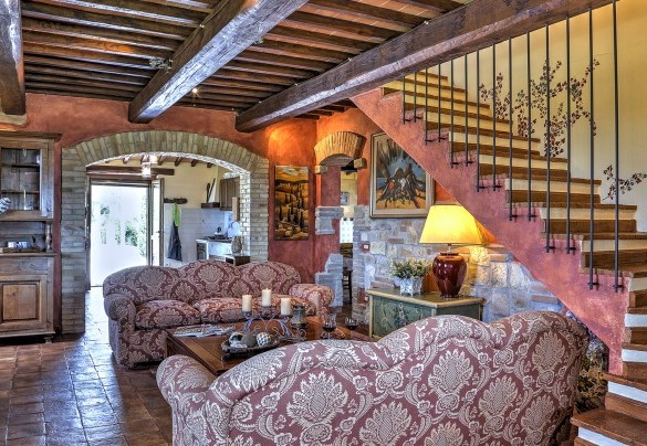 The living room and the stairs to the first floor - Casal del Salice