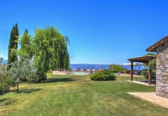 The property is composed of a main house and an annex - Casal del Salice