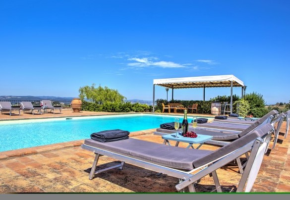 The residence is located in the small borgo of Ficareto a few kilometres from Todi - Casal del Salice