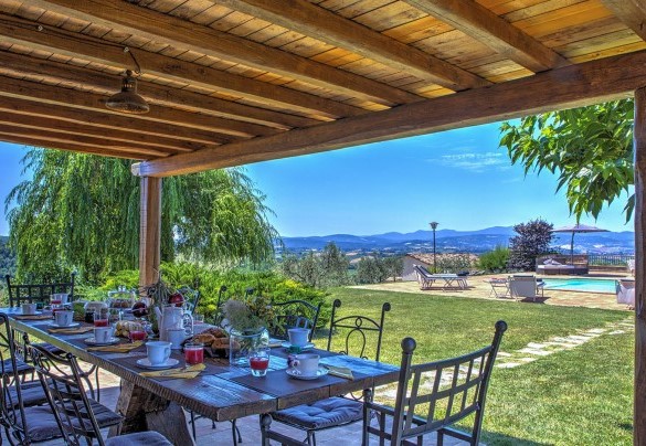 Crossing only 15 meters of lawn from the portico you arrive at the pool - Casal del Salice