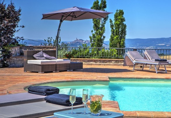  Pool area with breathtaking view towards Todi - Casal del Salice 