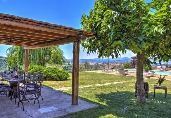 The completely enclosed grounds of the property extend for approximately 3 hectares - Casal del Salice