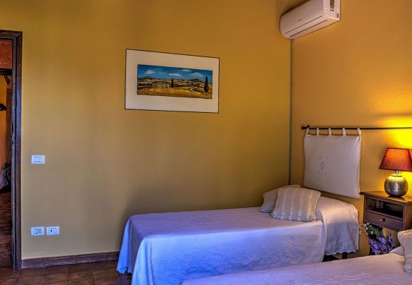 Twin bedroom on the ground floor - Casal del Salice
