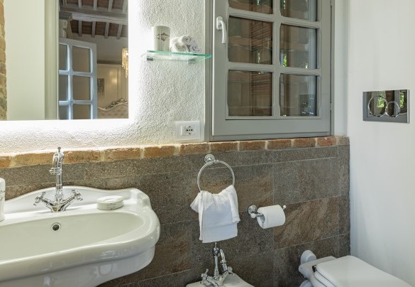 Bathroom n.3 en-suite with bedroom n.3 - Casal Parro 
