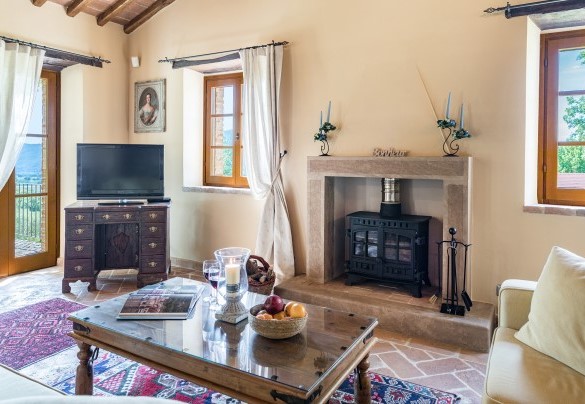  The common area with dining area, kitchen and living with TV - Casal Parro 