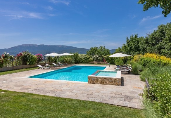 The splendid swimming pool and sunbathing area - Casal Parro