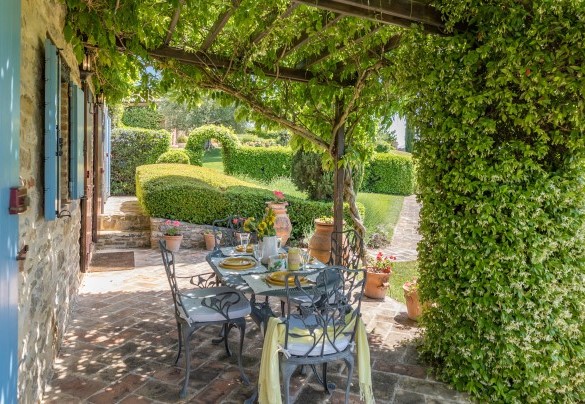  The beautiful portico in a convenient position in front of the house - Casal Parro
