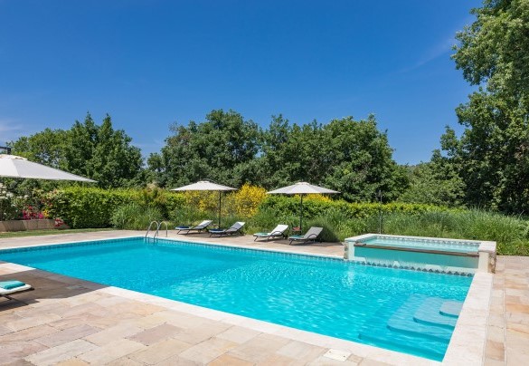 The pool measures 12 x 6 m with the depth varying from 1.20 to 2.50 m - Casal Parro 