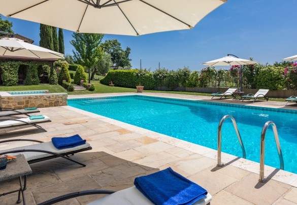 The beautiful swimming pool for exclusive use - Casal Parro