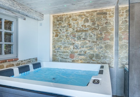 Double bedroom n.3 equipped with a Jacuzzi tub for 5 people that can be heated (up to 37°) - Casal Parro