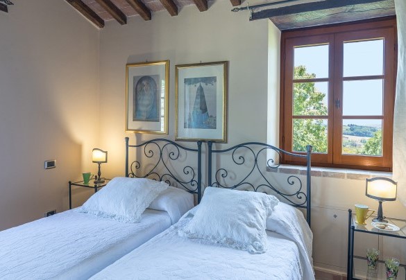 Twin bedroom with joinable beds n.2 on the first floor with bathroom en-suite - Casal Parro 
