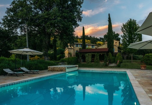 The beautiful pool and the stone house in the back ground  - Casal Parro