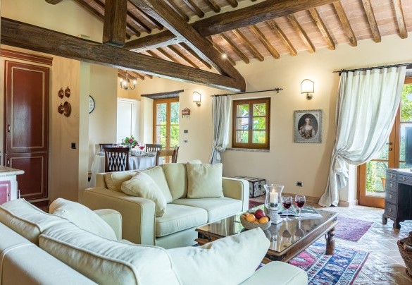 The cozy living room open with the dining area - Casal Parro