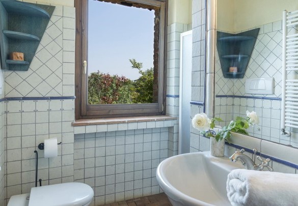 Bagno con doccia n.2 en-suite alla camera n.3 - Casale al Doglio 