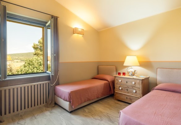 Twin bedroom n.4 on the first floor, next to bathroom n.3 - Casale Ansedonia